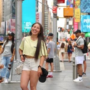 Meet your Posher, Laura